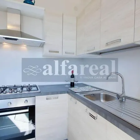 Marco Polo, 3 Camere, Clima, Giardino E Posto Auto, A 50 M Dal Mare! By Alfareal Appartement *